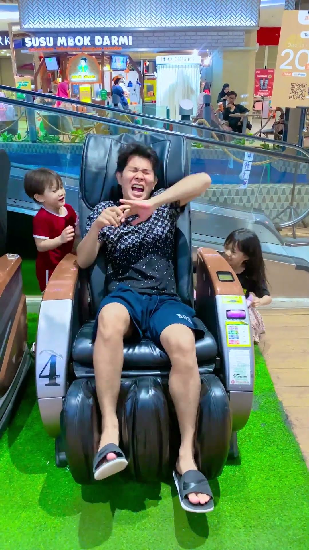 Cobain Kursi Pijat Ajaib Di Mall #alethaabew